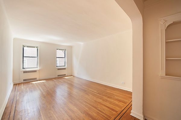 Apartment Crescent St   Queens, NY 11106, MLS-RD1698-4