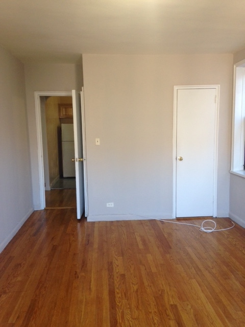 Apartment in Rego Park - Wetherole Street  Queens, NY 11374