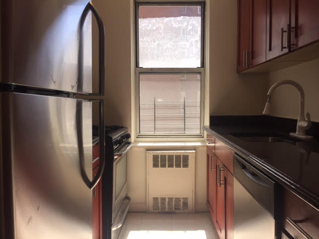 Apartment in Forest Hills - Yellowstone Blvd  Queens, NY 11375
