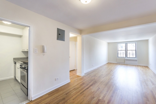 Apartment Saunders Street  Queens, NY 11374, MLS-RD1962-7