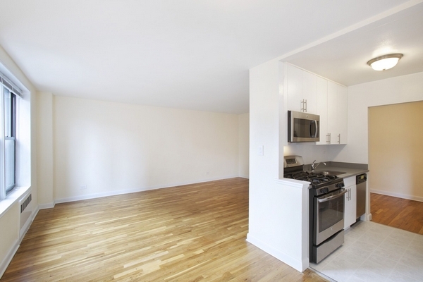 Apartment Saunders Street  Queens, NY 11374, MLS-RD1962-12