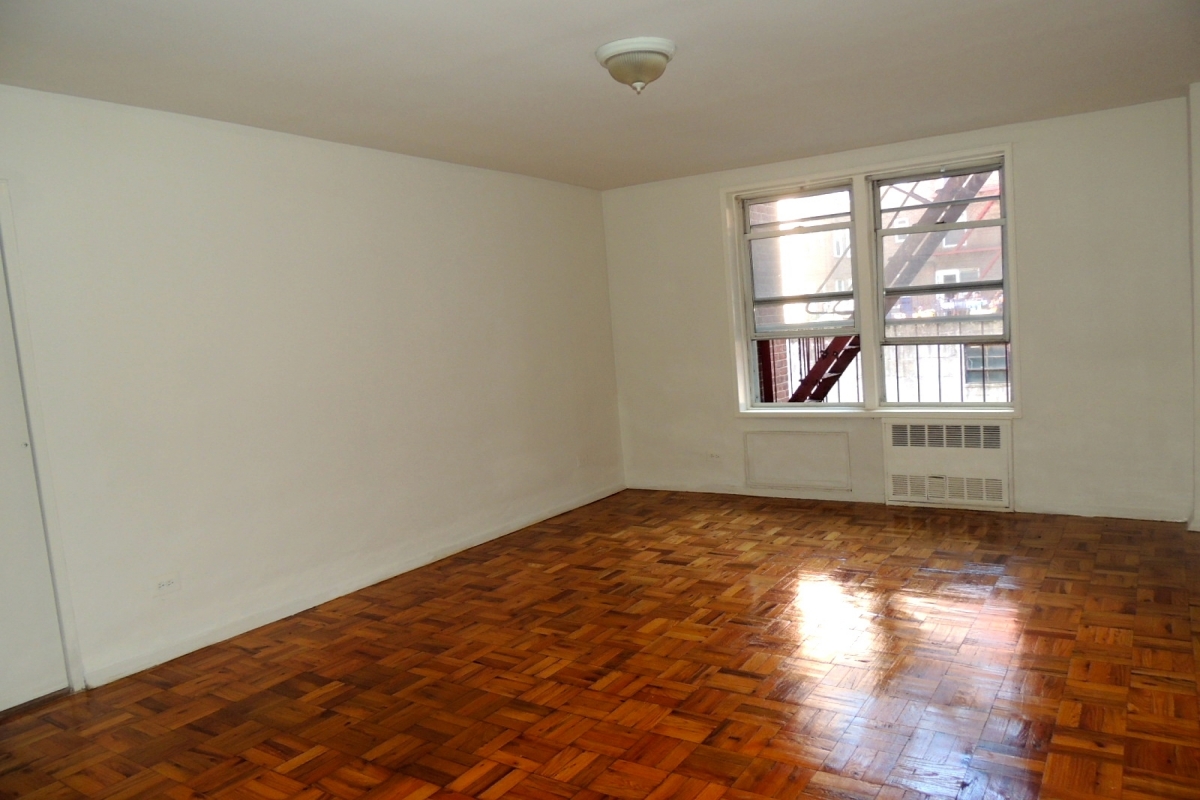 Apartment Parsons Blvd  Queens, NY 11354, MLS-RD2016-10
