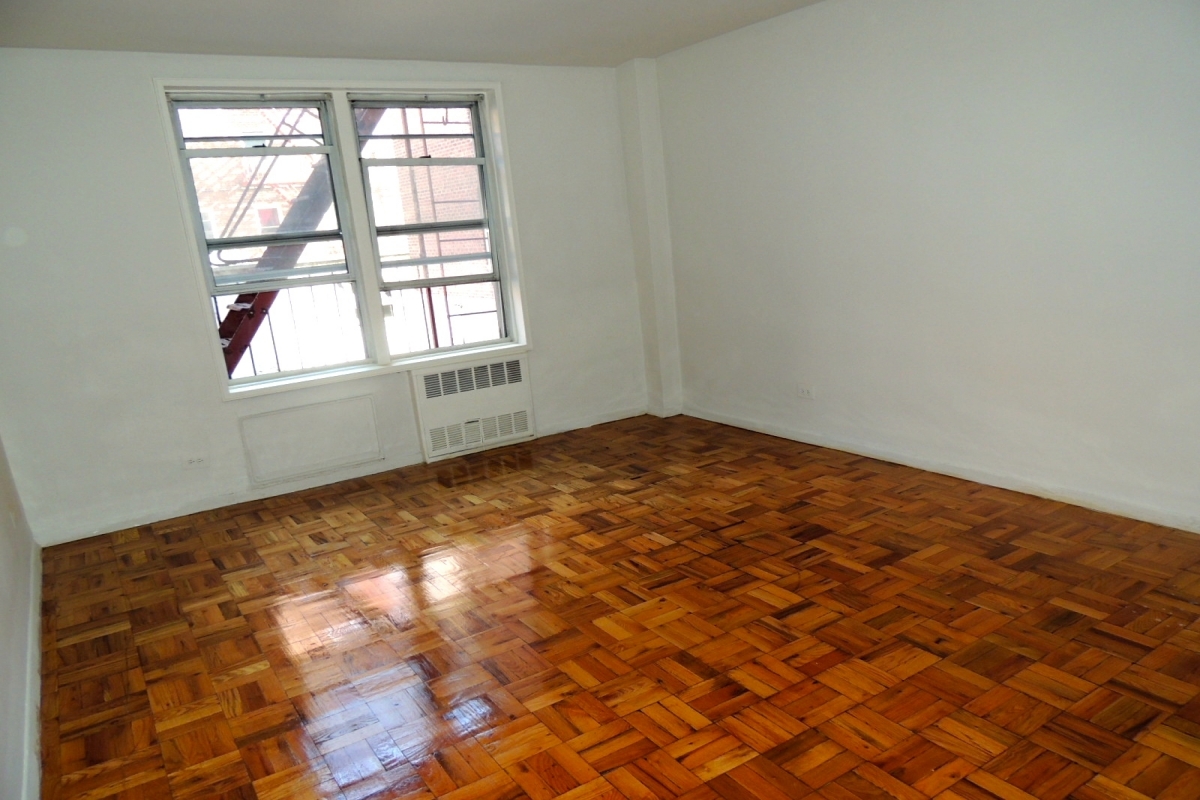 Apartment Parsons Blvd  Queens, NY 11354, MLS-RD2016-12