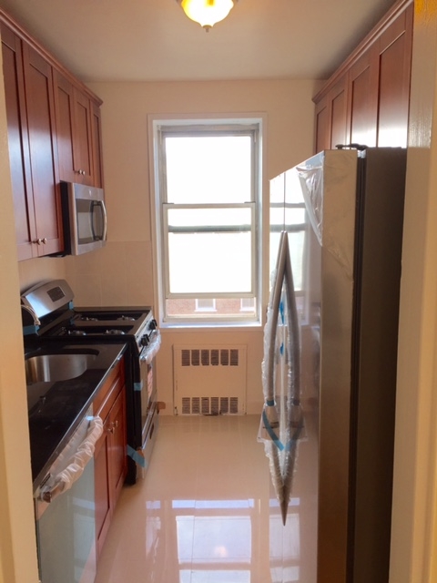 Apartment Saunders Street  Queens, NY 11374, MLS-RD2018-3