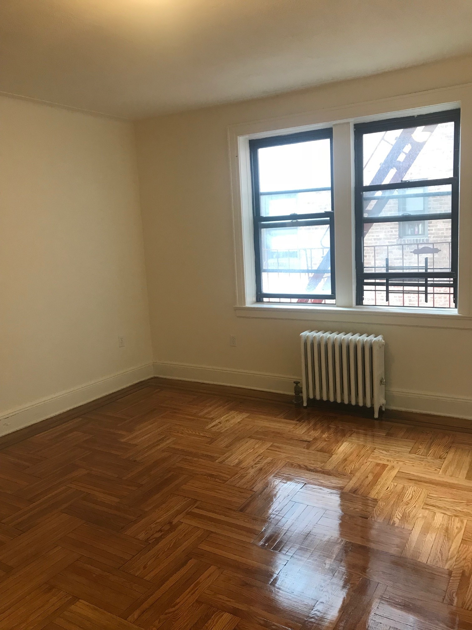 Apartment Saunders Street  Queens, NY 11374, MLS-RD2252-2