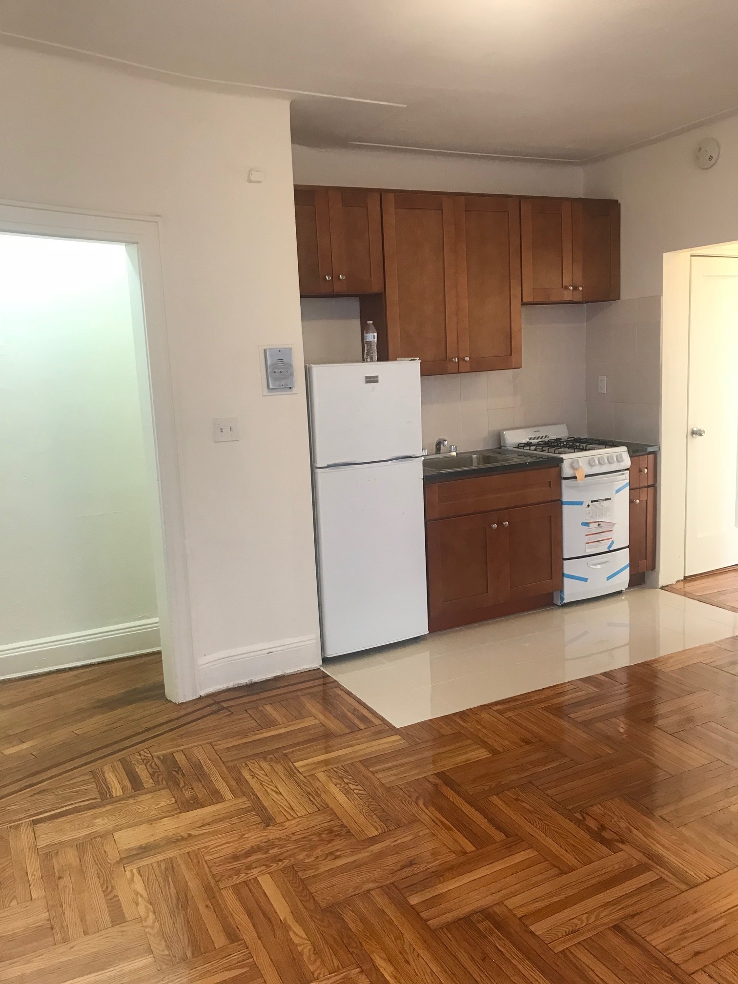 Apartment Saunders Street  Queens, NY 11374, MLS-RD2252-3