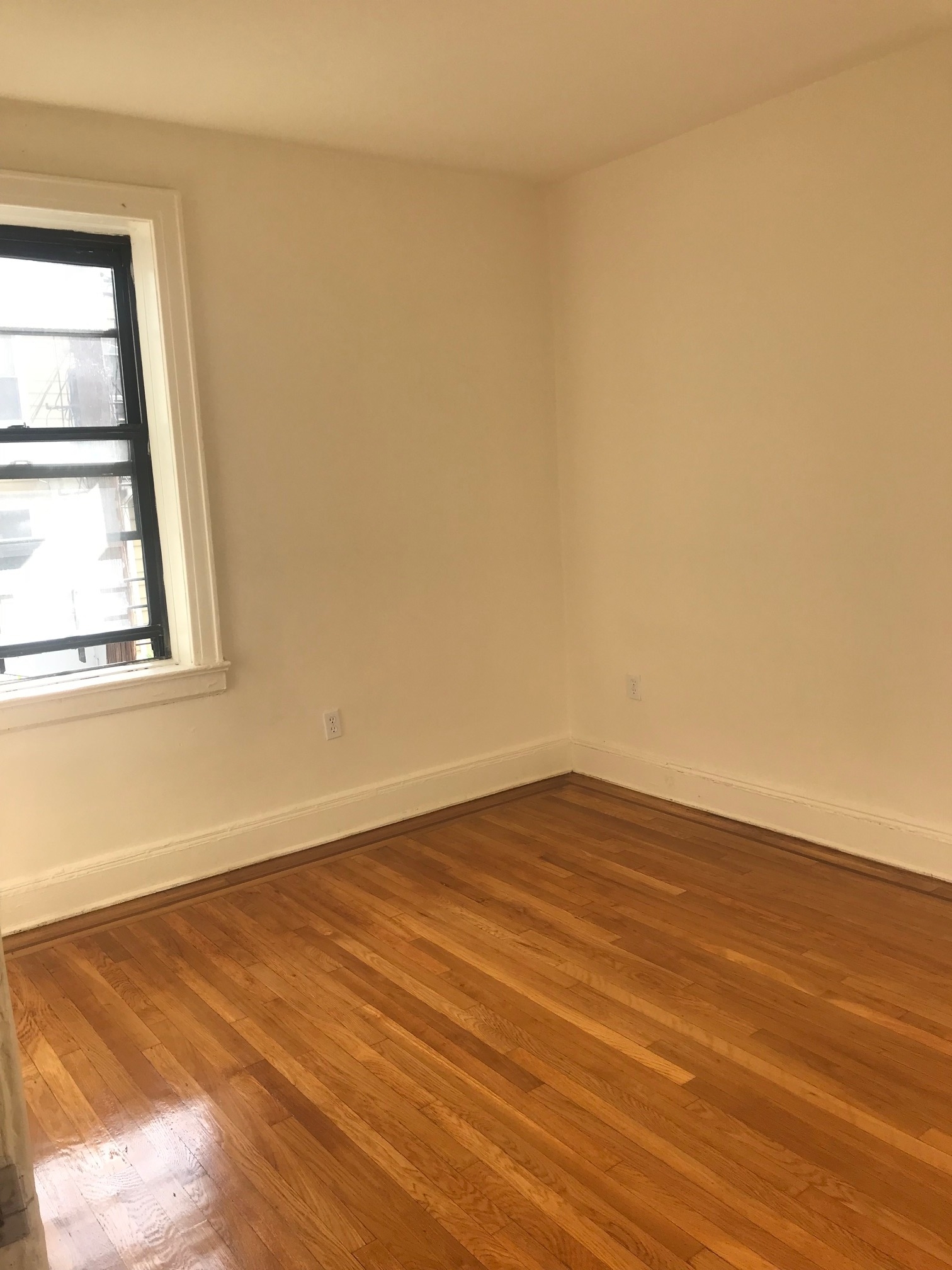 Apartment Saunders Street  Queens, NY 11374, MLS-RD2252-7