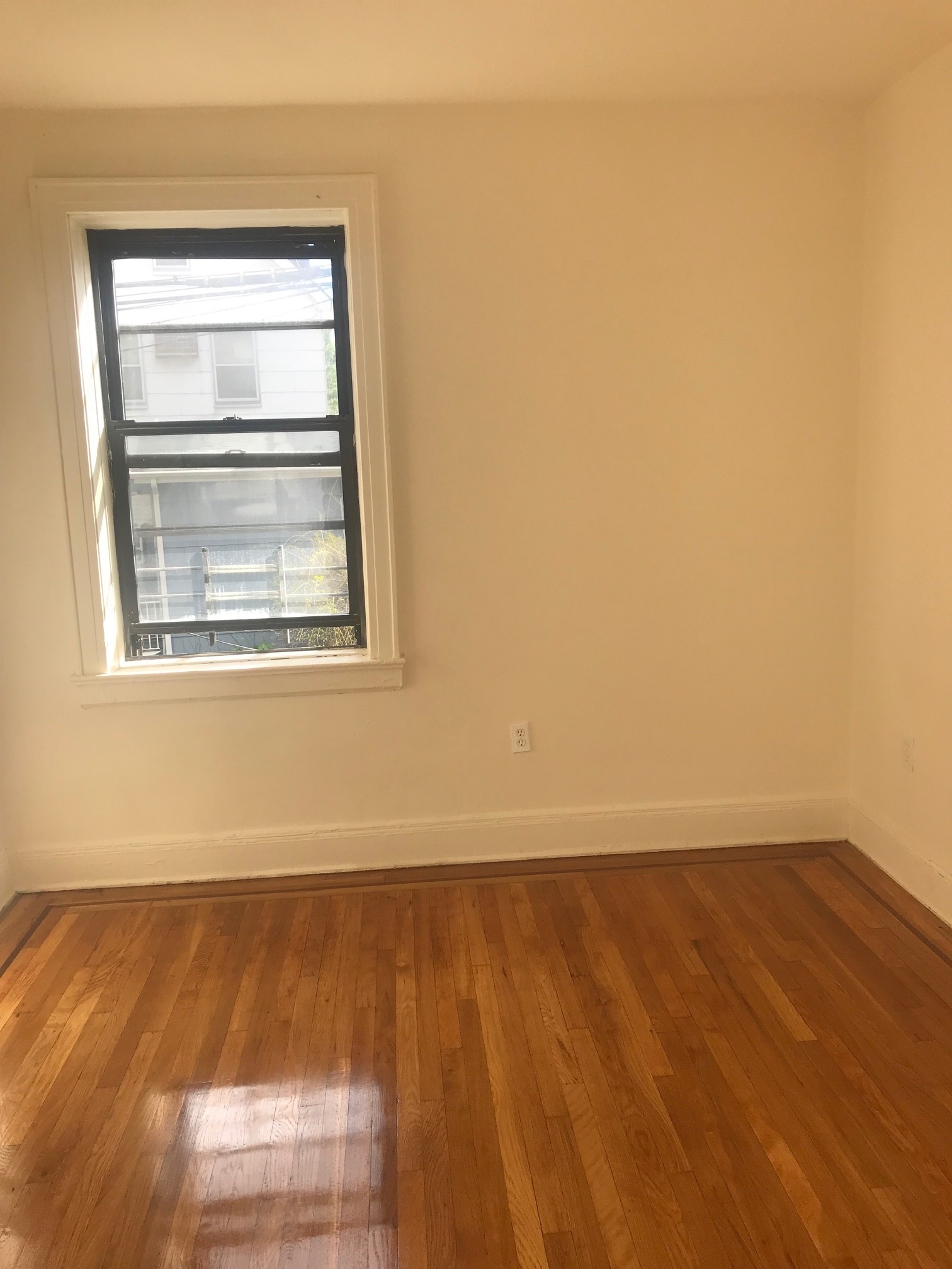 Apartment Saunders Street  Queens, NY 11374, MLS-RD2252-8