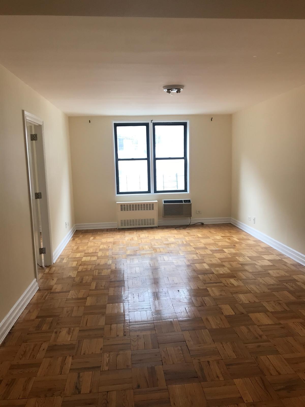 Apartment Wetherole Street  Queens, NY 11374, MLS-RD2412-8