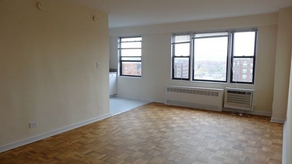 Apartment in Rego Park - 67th Avenue  Queens, NY 11374