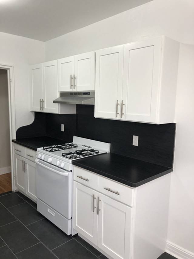 Apartment Hampton Street  Queens, NY 11373, MLS-RD2858-15