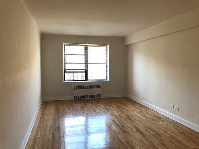 Apartment Pershing Crescent  Queens, NY 11435, MLS-RD2883-4