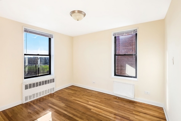 Apartment Colden Street  Queens, NY 11355, MLS-RD2892-3