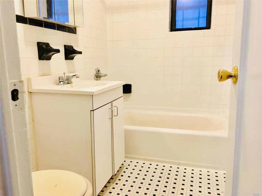 Apartment 40th Street  Queens, NY 11104, MLS-RD2919-6