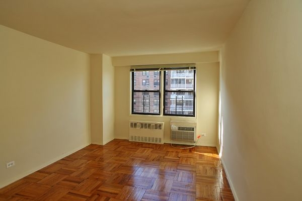 Apartment 67th Avenue  Queens, NY 11374, MLS-RD2962-3