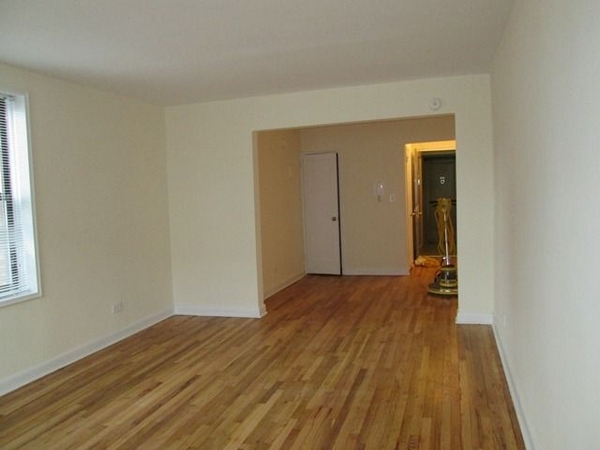 Apartment Saunders Street  Queens, NY 11374, MLS-RD3015-5