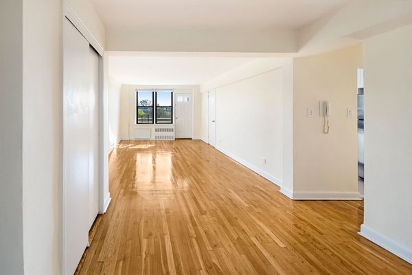 Apartment Colden Street  Queens, NY 11355, MLS-RD3203-2