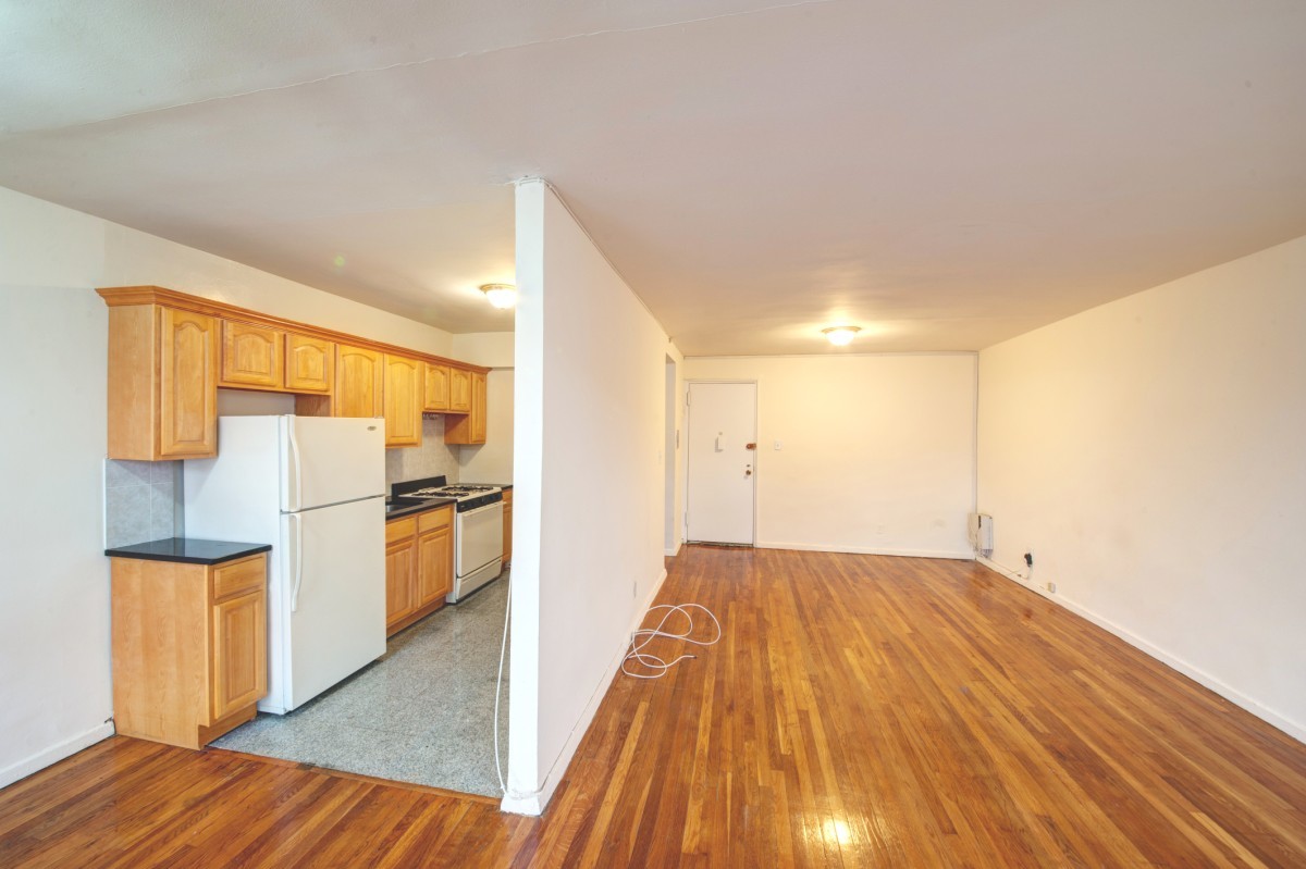 Apartment 35th Avenue  Queens, NY 11354, MLS-RD3218-2