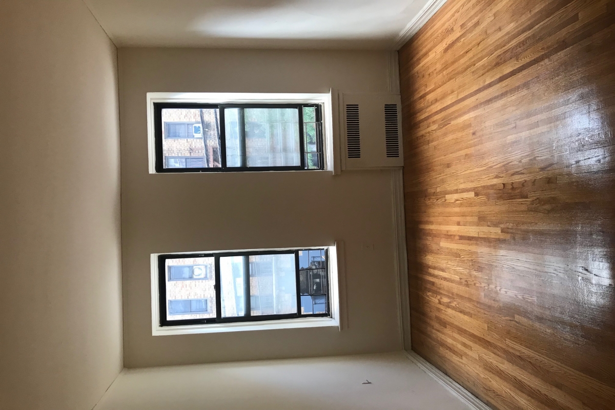 Apartment Elmhurst Avenue  Queens, NY 11373, MLS-RD3243-7