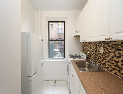 Apartment in Jackson Heights - 80th Street  Queens, NY 11372