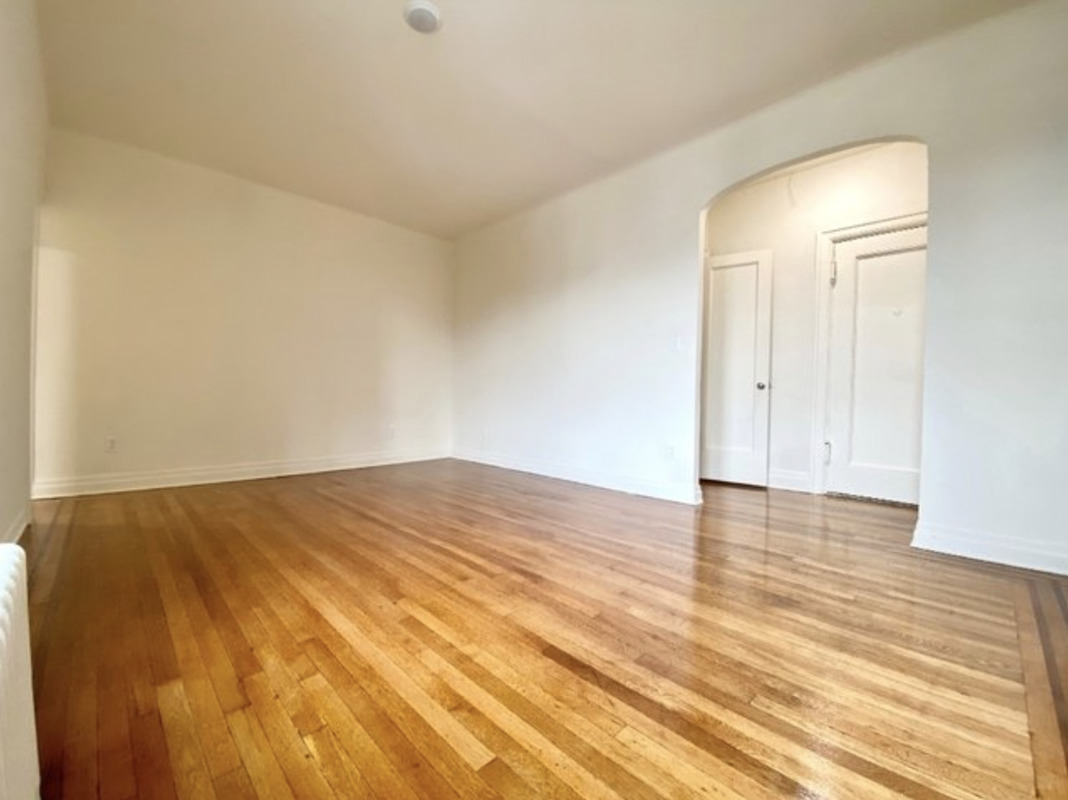 Apartment Parsons Blvd  Queens, NY 11354, MLS-RD3856-2