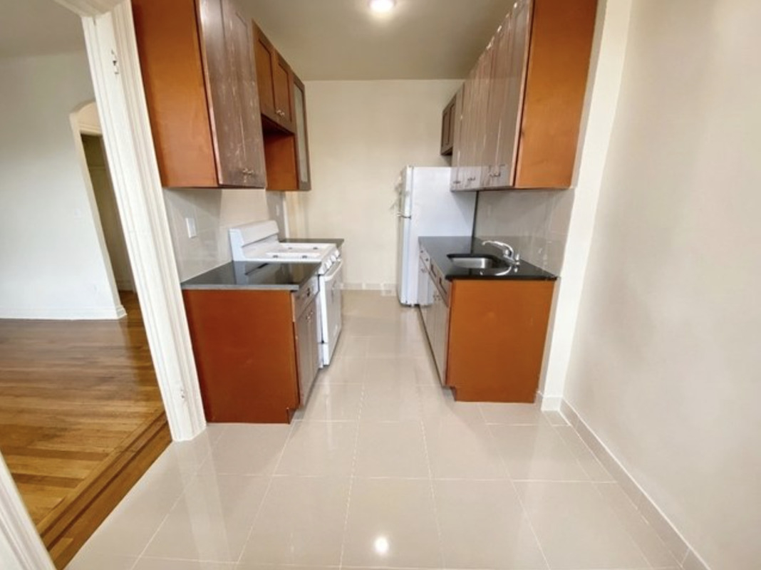 Apartment Parsons Blvd  Queens, NY 11354, MLS-RD3856-3