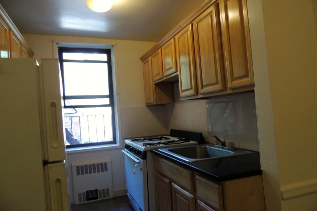 Apartment 46th Street  Queens, NY 11104, MLS-RD4037-2