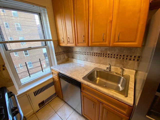 Apartment Saunders Street  Queens, NY 11374, MLS-RD4055-15