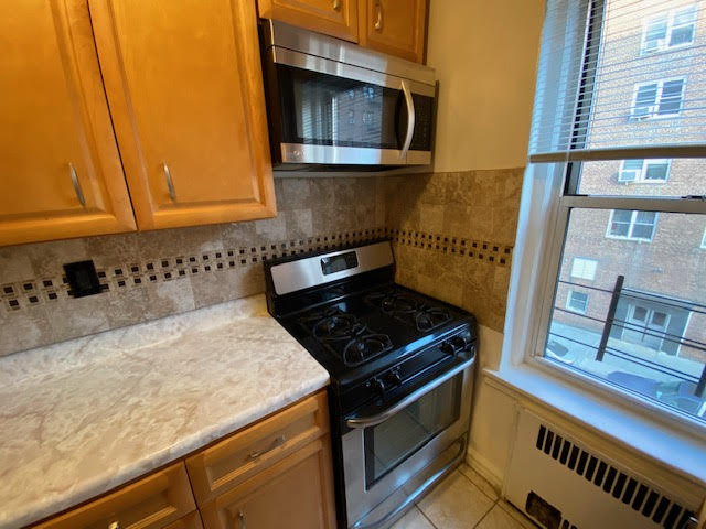 Apartment Saunders Street  Queens, NY 11374, MLS-RD4055-16