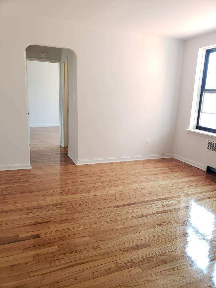Apartment in Middle Village - Dry Harbor Road  Queens, NY 11379