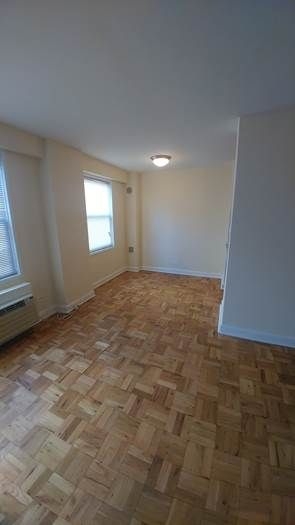 Apartment in Kew Gardens - 83rd Avenue  Queens, NY 11415