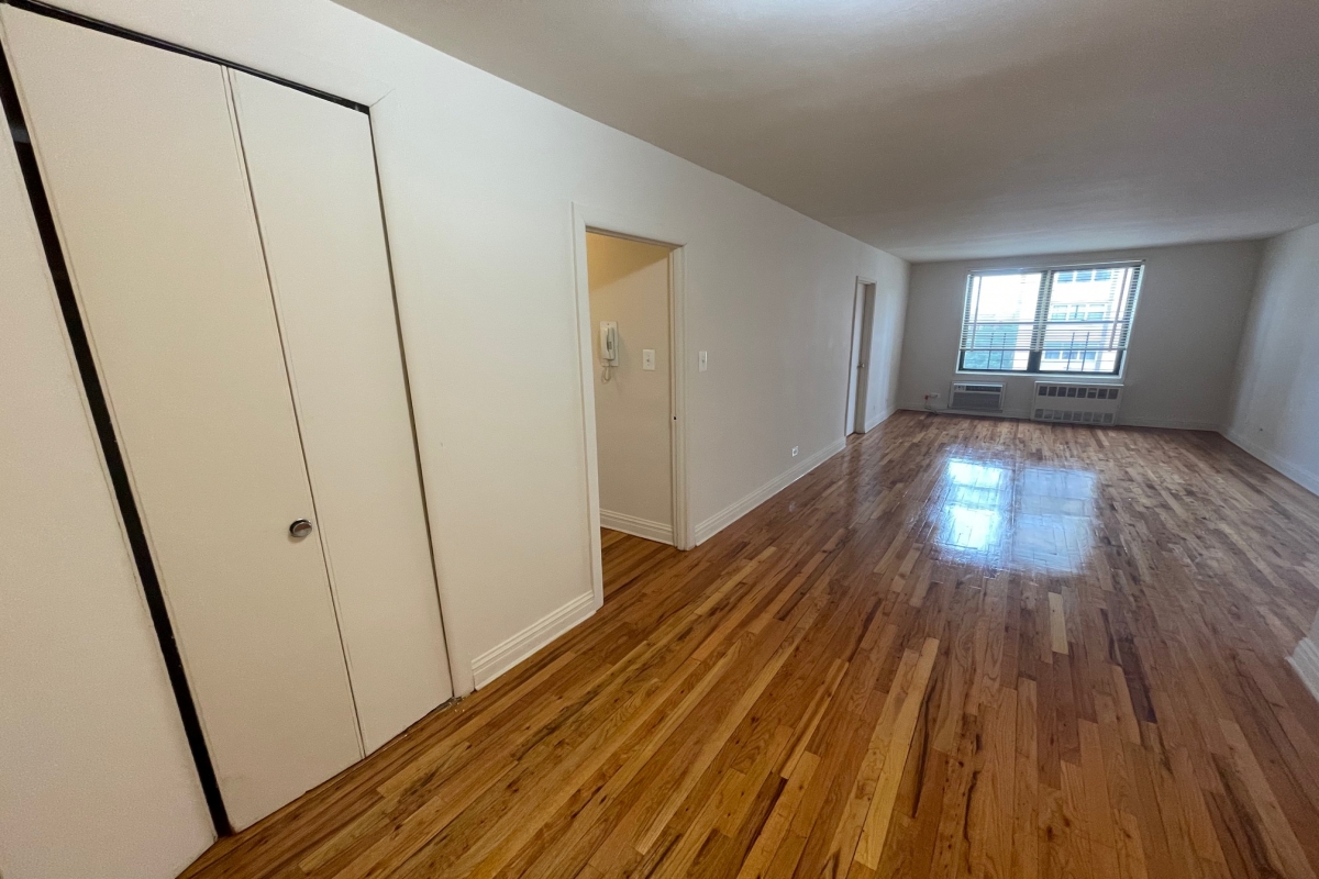 Apartment 103rd Street  Queens, NY 11375, MLS-RD4160-3