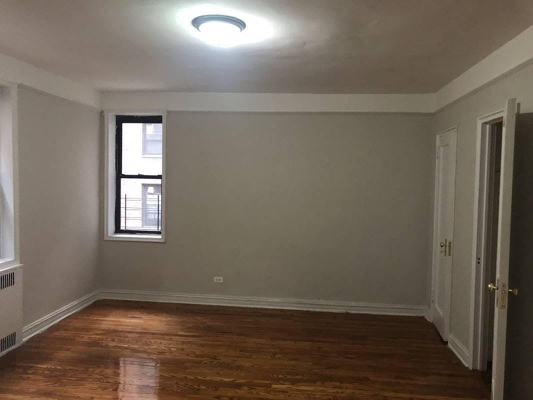 Apartment Elmhurst Avenue  Queens, NY 11373, MLS-RD4169-7