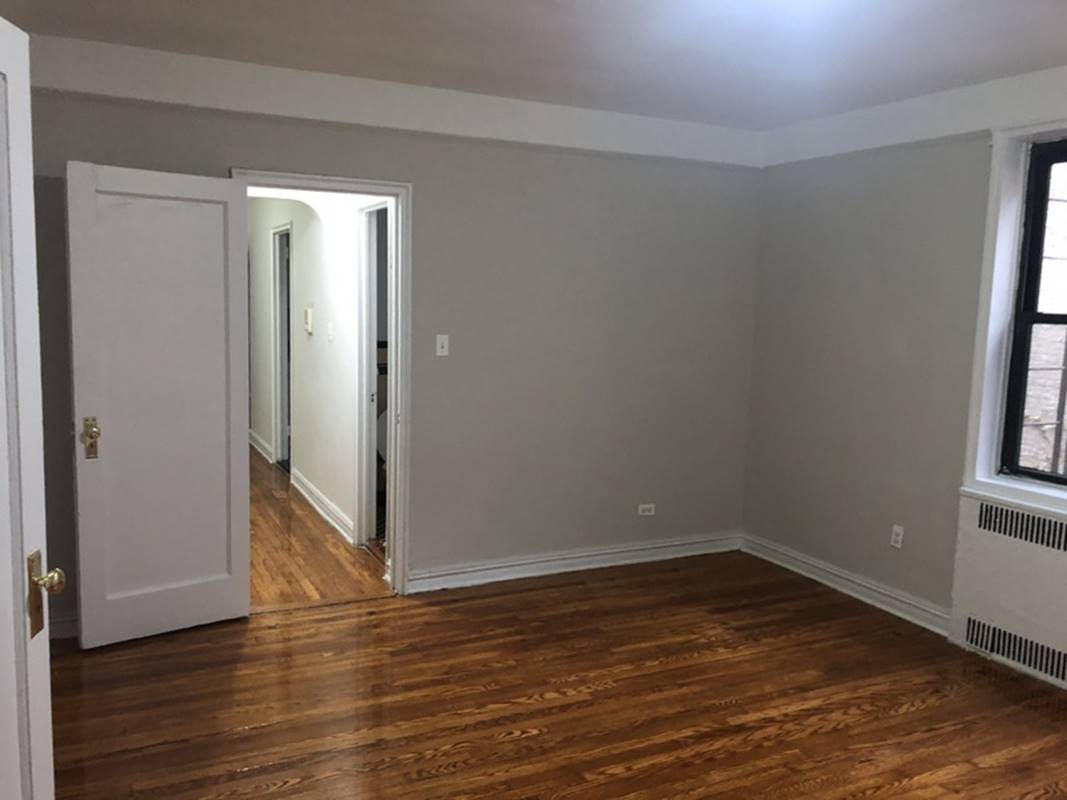 Apartment Elmhurst Avenue  Queens, NY 11373, MLS-RD4169-9