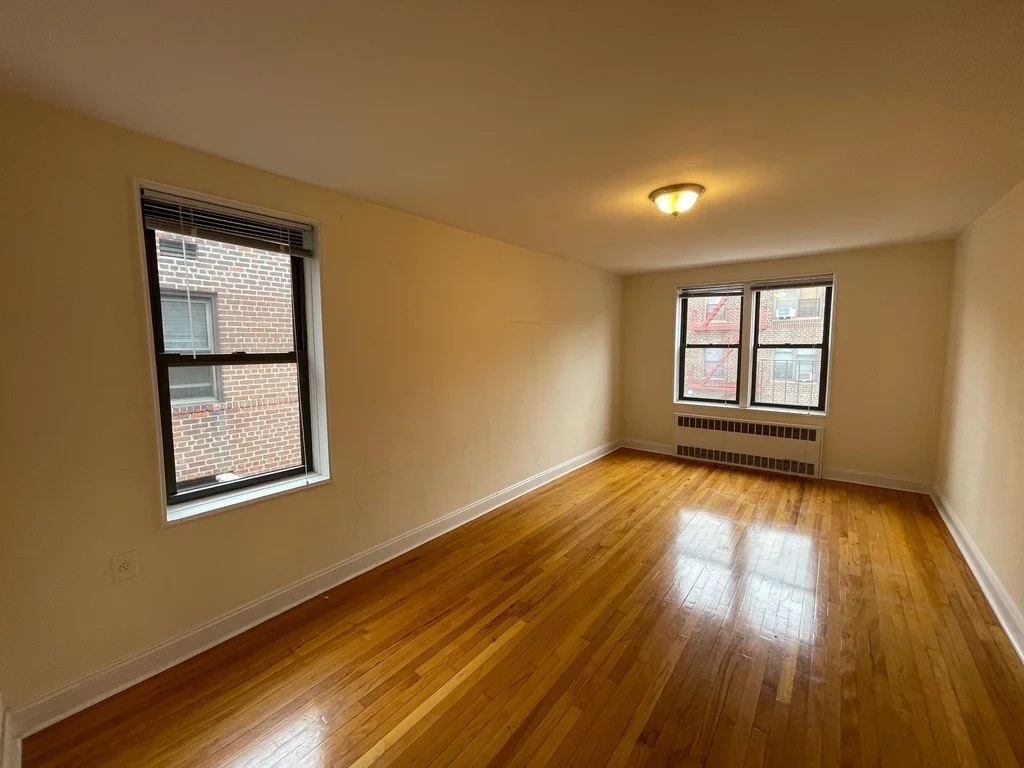 Apartment 77th Street  Queens, NY 11372, MLS-RD4179-4