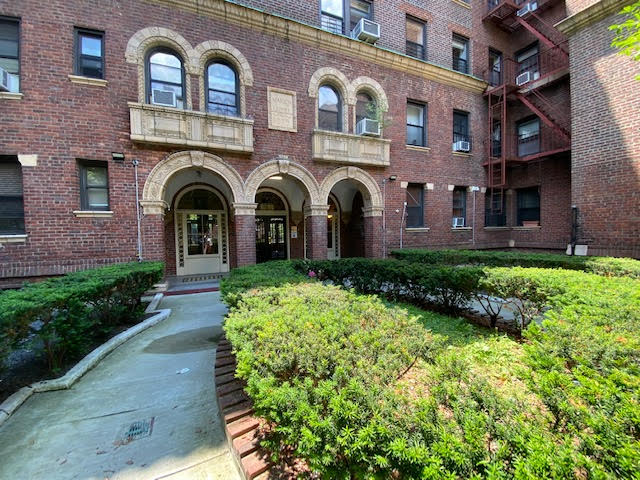 Apartment Saunders Street  Queens, NY 11374, MLS-RD4180-17