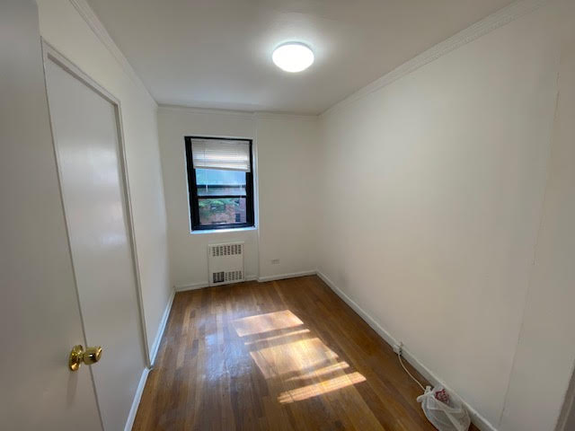 Apartment Metropolitan Avenue  Queens, NY 11415, MLS-RD4194-19