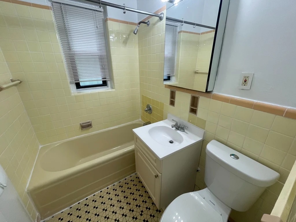 Apartment Highland Ave  Queens, NY 11432, MLS-RD4214-2