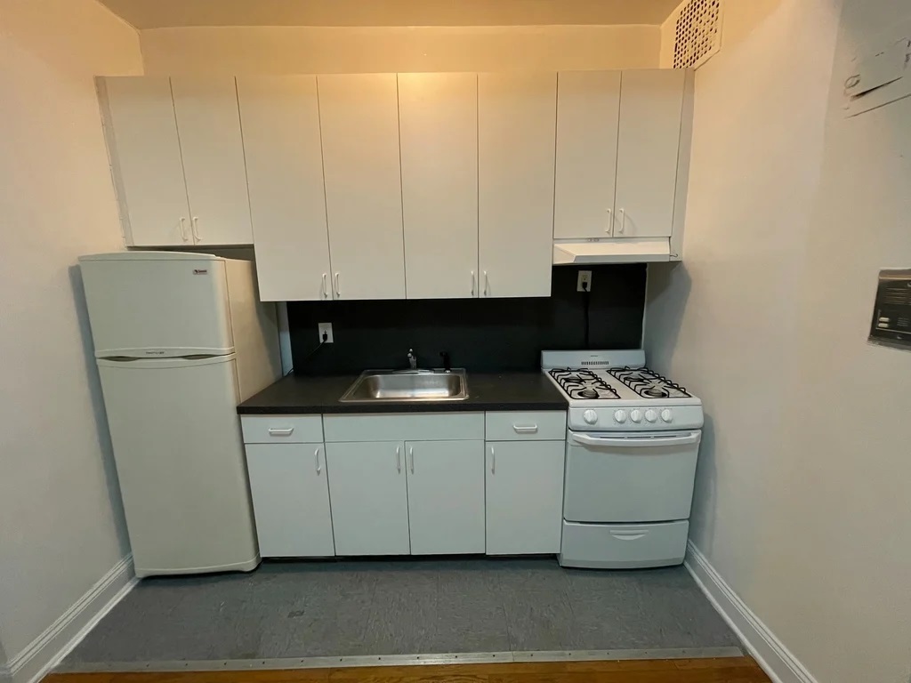 Apartment Highland Ave  Queens, NY 11432, MLS-RD4214-4