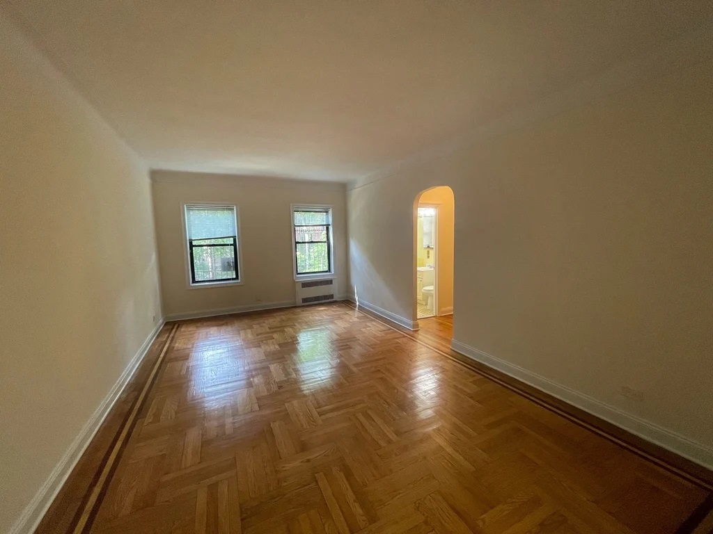 Apartment Highland Ave  Queens, NY 11432, MLS-RD4214-7