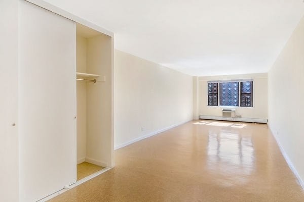 Apartment 57th Avenue  Queens, NY 11368, MLS-RD4232-7