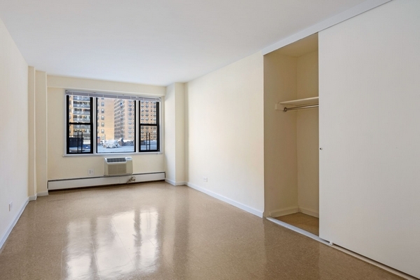 Apartment 57th Avenue  Queens, NY 11368, MLS-RD4277-2