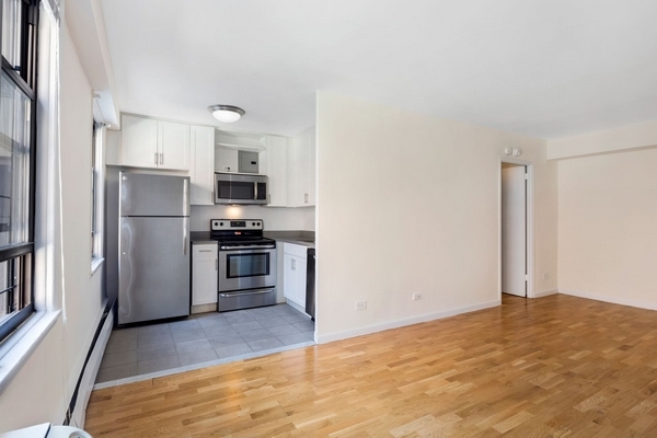 Apartment in Corona - Horace Harding Expwy  Queens, NY 11368