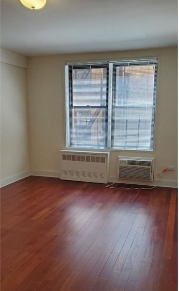 Apartment Crescent Street  Queens, NY 11106, MLS-RD4302-3