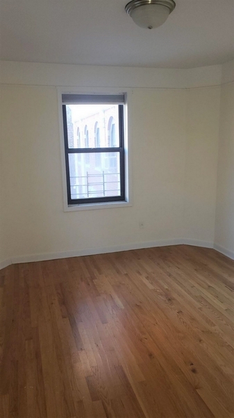 Apartment 42nd Street  Queens, NY 11104, MLS-RD4365-7