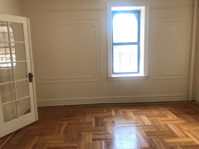 Apartment in Astoria - 33rd Street  Queens, NY 11106