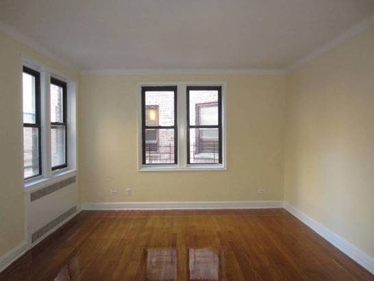Apartment in Jackson Heights - 35th Avenue  Queens, NY 11372