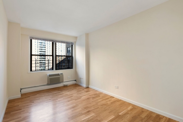 Apartment 57th Avenue  Queens, NY 11368, MLS-RD4622-2