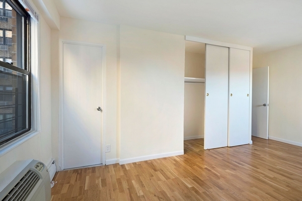 Apartment 57th Avenue  Queens, NY 11368, MLS-RD4622-16