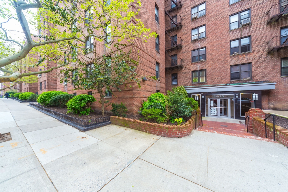 Apartment Saunders Street  Queens, NY 11374, MLS-RD4659-3